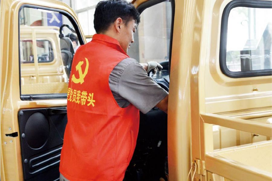 党员先锋树模岗